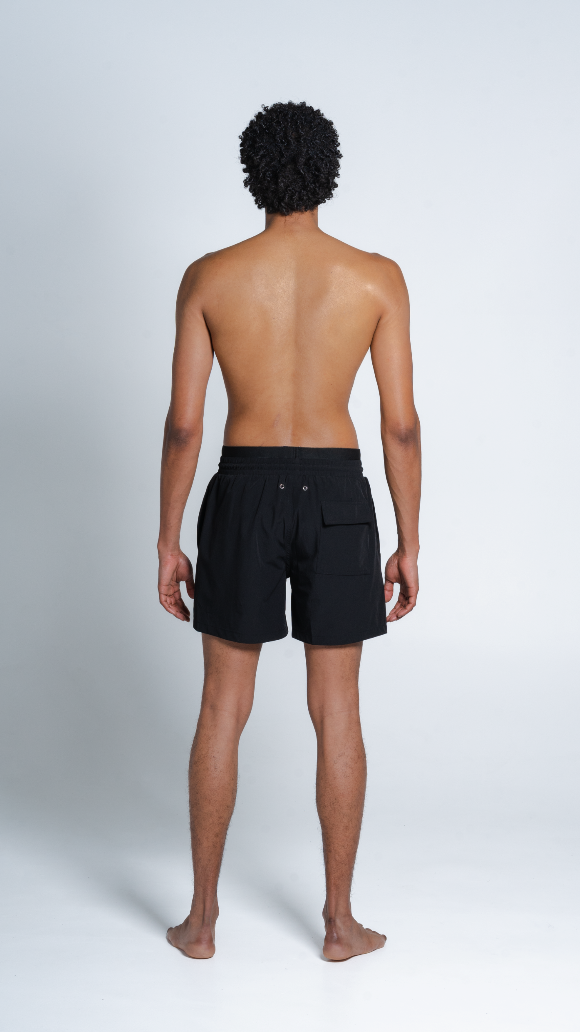 Short de bain noir ALPHO sans filet interne, les tailles vont du S au XXL