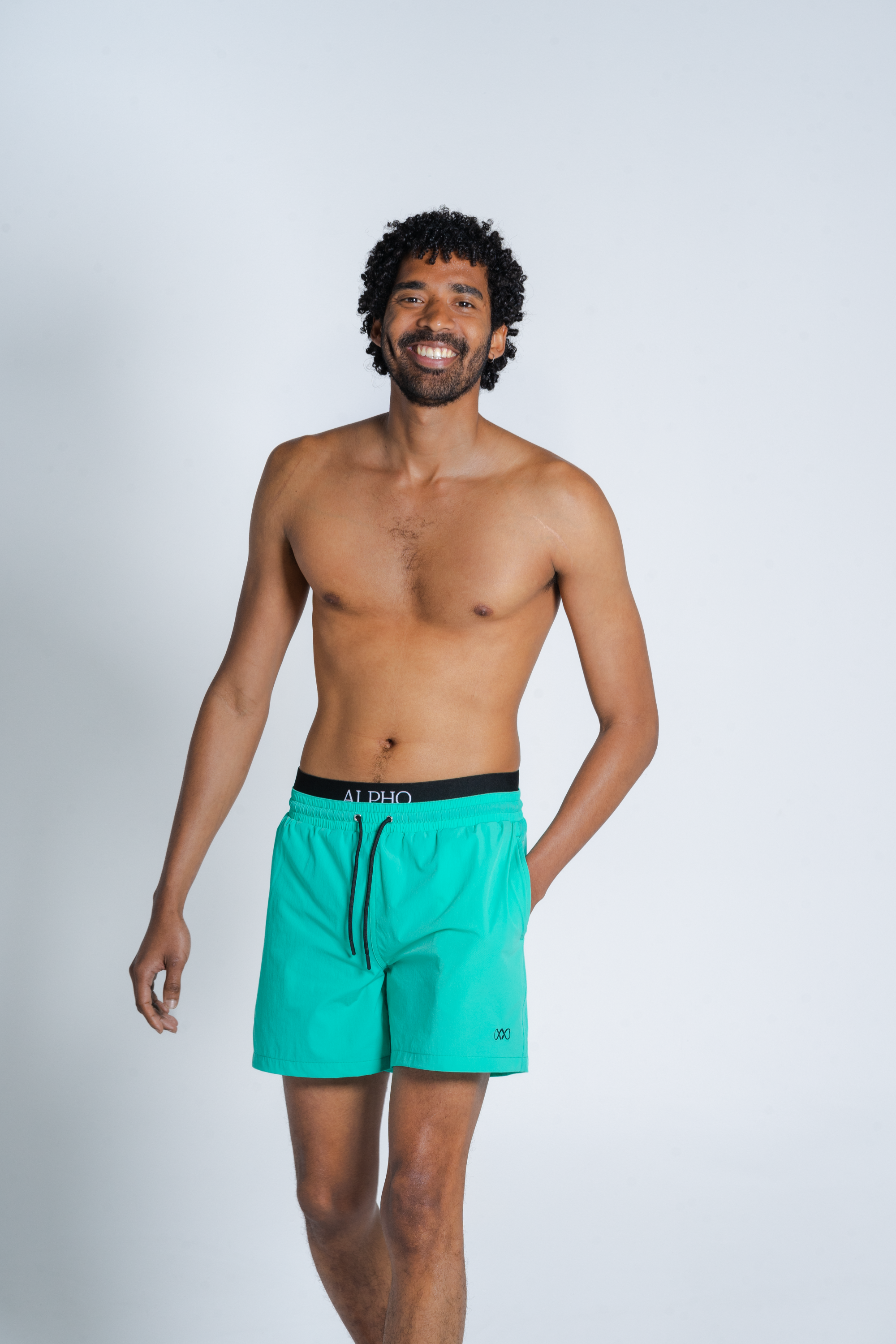 Short de bain turquoise ALPHO sans filet interne, les tailles vont du S au XXL