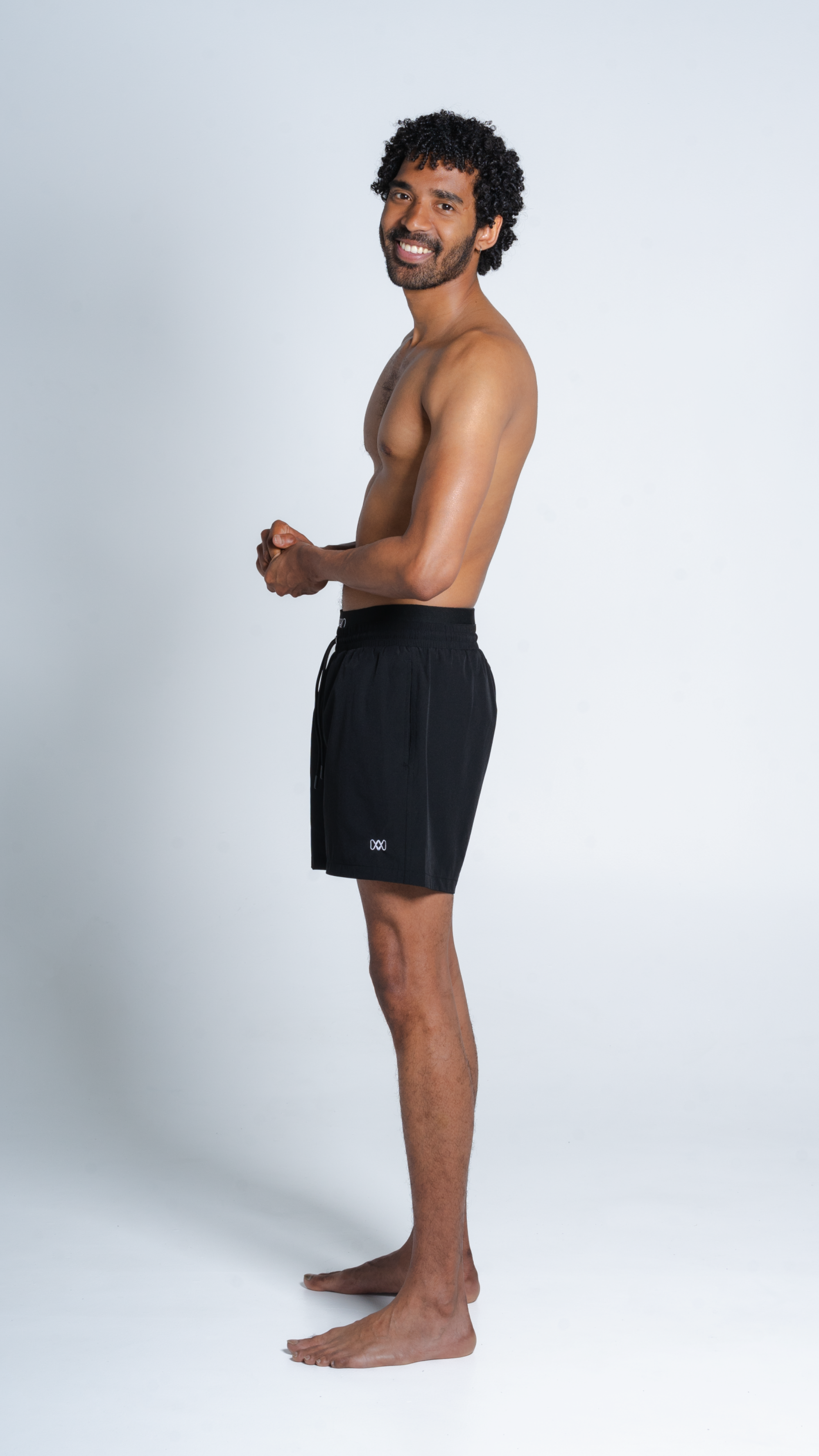Short de bain noir ALPHO sans filet interne, les tailles vont du S au XXL